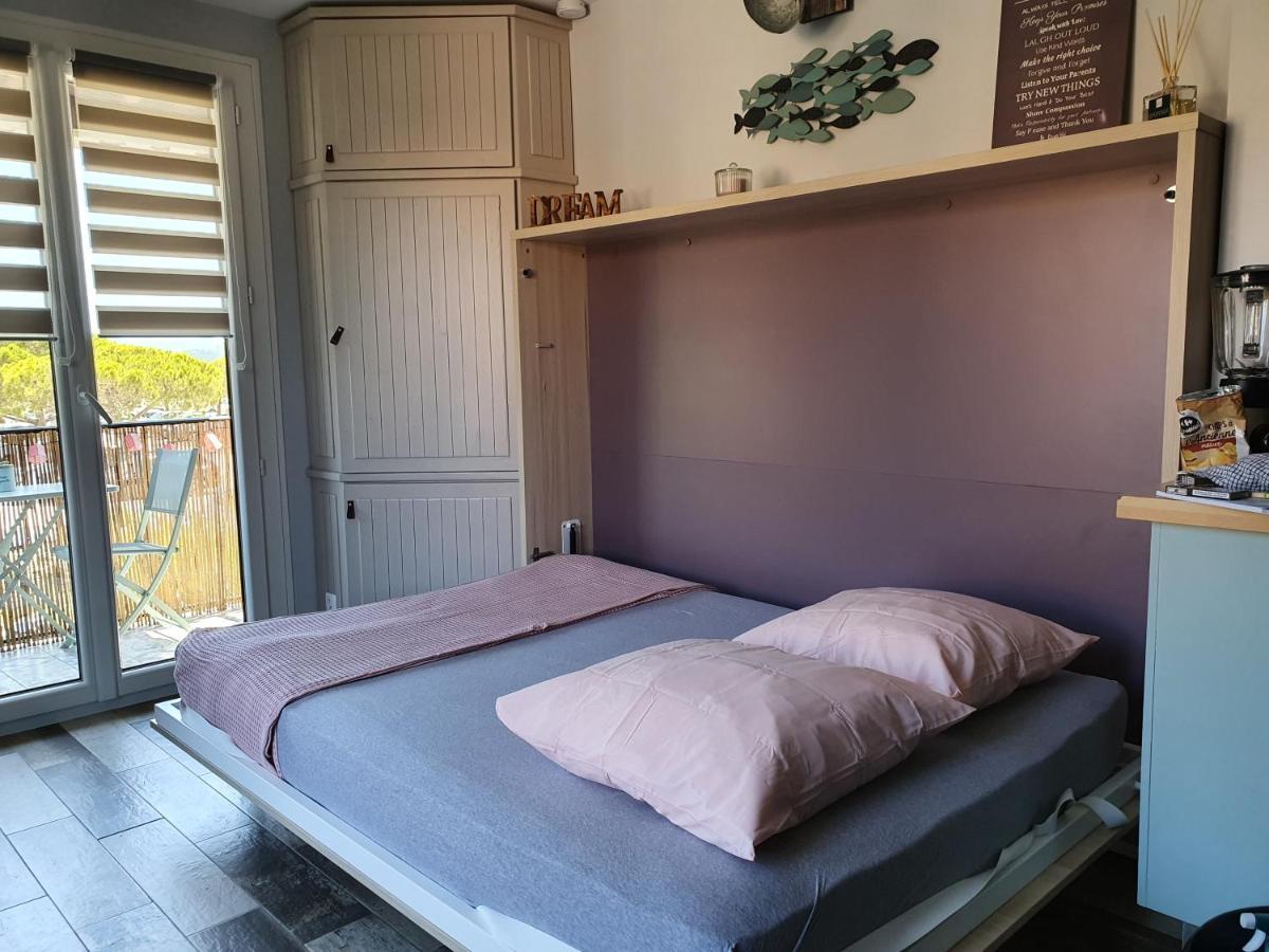 Studio Acces Direct A La Plage La Londe-les-Maures Bagian luar foto
