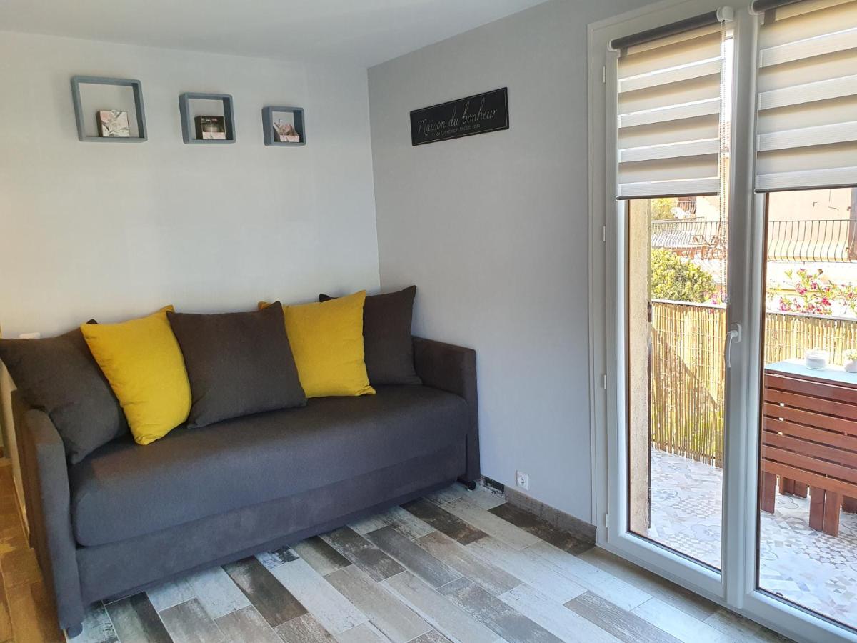 Studio Acces Direct A La Plage La Londe-les-Maures Bagian luar foto